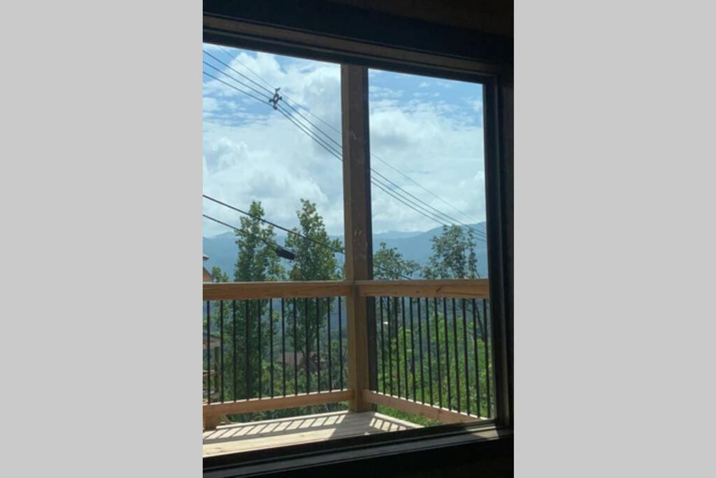 Chalet Village- Amazing Mountain Views - Piney Butt Place Гетлинбург Екстериор снимка